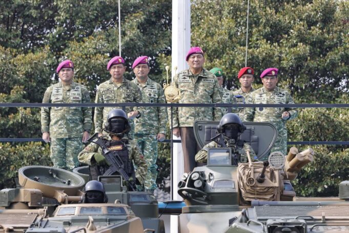 Modernisasi Alutsista Marinir, Panglima TNI Serahkan Ranpur AAV M-35 Kepada TNI Angkatan Laut