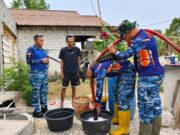 Respons Dampak Kemarau, Lanud Sjamsudin Noor Kembali Salurkan Air Bersih untuk Warga