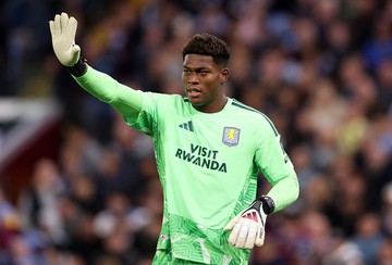 Zion Suzuki Toreh Sejarah sebagai Kiper Jepang Pertama di Premier League