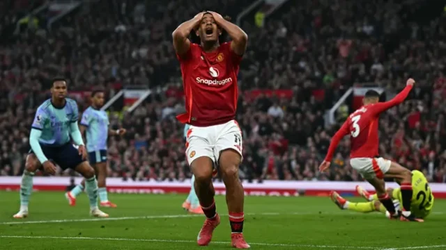 Zirkzee-Tetap-di-MU-Manajemen-Tolak-Pindah-di-Deadline-Day