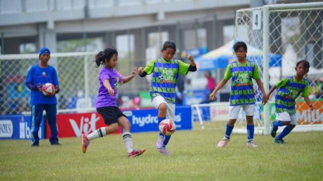 68-Siswi-Berlomba-di-Festival-SenengSoccer-Naufalyn-Jadi-yang-Tercepat