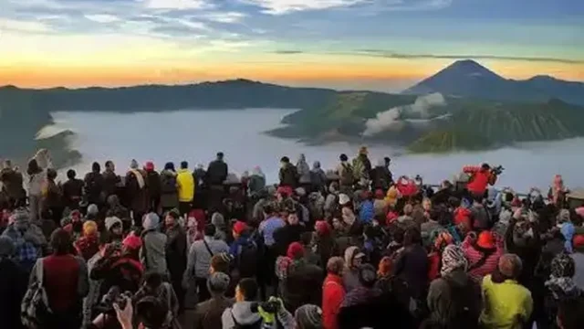 Akses-Penanjakan-Bromo-Dibuka-Kembali-Kuota-Harian-Dibatasi-2.752-Orang