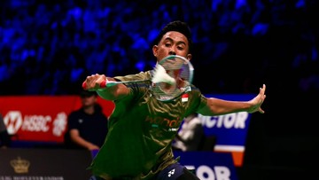 Alwi-Farhan-Tembus-16-Besar-French-Open-2026-Kalahkan-Juara-All-England-2026
