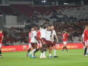 Arsenal Legends Menang Tipis 3-2 atas United Legends dalam Laga Legenda di GBK