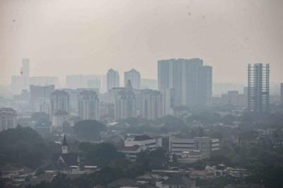 Asap-Karhutla-Terpantau-di-Ketinggian-4-Km-Melintasi-Langit-Jakarta