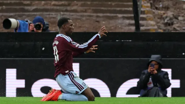 Aston-Villa-Hancurkan-Rekor-City-Jackson-Borong-Dua-Gol-di-Villa-Park