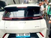 BYD Tabrak Beruntun di Jaksel, Ojol Patah Kaki