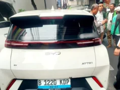 BYD Tabrak Beruntun di Jaksel, Ojol Patah Kaki