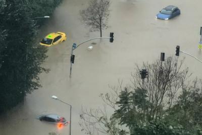 Banjir-Dahsyat-di-Istanbul-Tewaskan-Remaja-dan-Lumpuhkan-Kota