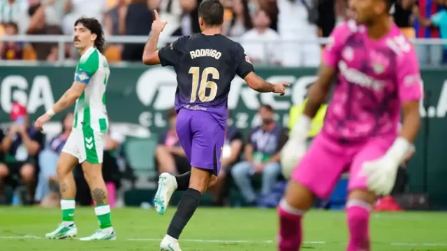 Barcelona-Menang-5-2-atas-Real-Betis-Tapi-Pertahanan-Masih-Jadi-Tanda-Tanya