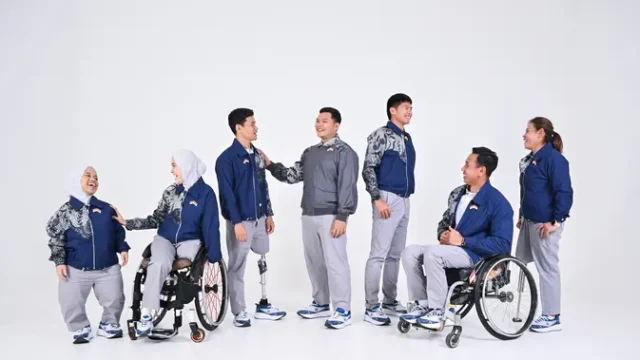 Busana-Ivan-Gunawan-Bawa-Filosofi-Batik-Sekar-Jagat-di-Pembukaan-Asian-Para-Games-2026