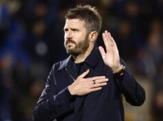 Carrick Bertahan, MU Hadapi Chelsea di Tengah Krisis
