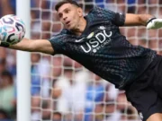 Chelsea Raih Kemenangan 2-0 atas Everton, Tapi Kiper Martinez Dilarikan ke Rumah Sakit