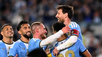 Cristiano-Ronaldo-Ucapkan-Salam-Hangat-pada-Messi-di-Pertandingan-Perpisahan