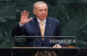 Erdogan Copot Penasihat Utama Usai Kritik Larangan Jilbab di Azerbaijan