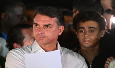 Flavio Bolsonaro Kabur ke AS Usai Kalah dari Lula, Klaim Pemilu Curang