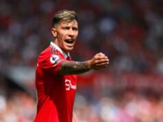 Gary Neville Soroti Kritik Terbuka Lisandro Martinez ke Manajemen MU