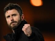 Gary Neville Terkejut Michael Carrick Masih Bertahan di MU