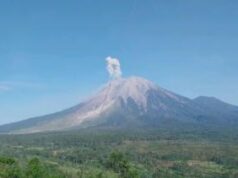 Gunung Semeru Erupsi Lima Kali dalam Sehari, Status Tetap Siaga