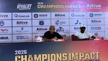 Henry-dan-Yorke-Pilih-Bangku-Cadangan-Arsenal-Menang-3-2-atas-Legenda-MU
