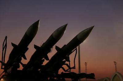 Houthi Serang Bandara Riyadh dengan Rudal dan Drone