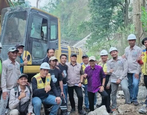 Wabup Bersama Gubernur Tinjau Pembangunan Jalan