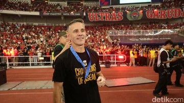 Indonesia-Juara-FIFA-ASEAN-Cup-2026-Herdman-Persembahkan-Trofi-untuk-Suporter