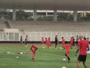 Jan Ethes Berlatih Bareng Legenda Arsenal dan MU di GBK