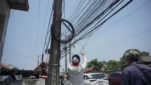Jartatel-Bersihkan-Kabel-Optik-Semrawut-Tanpa-Gunakan-APBD