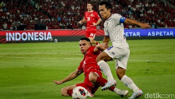 Joey-Pelupessy-Terharu-Raih-Juara-Bersama-Timnas-Indonesia-di-Usia-33-Tahun