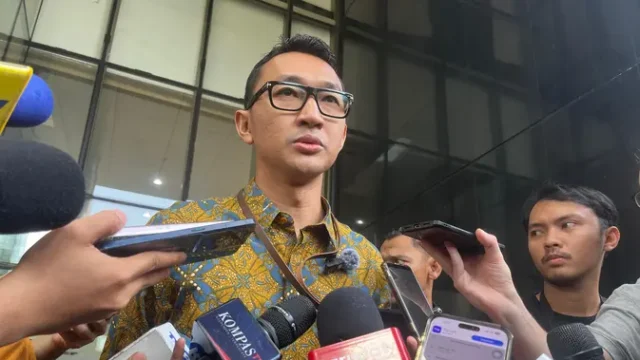 KPK-Sita-Dokumen-dan-Barang-Elektronik-di-Dua-Kantor-Dinas-Madiun