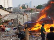 Kampung Boncos Digerebek, Empat Tersangka dan Enam Lapak Narkoba Dibakar
