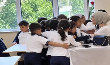 Karier-Guru-Berhijab-di-Azerbaijan-Terancam-Akibat-Larangan-Pakaian-Sekular