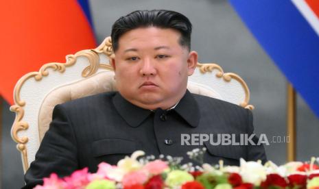 Kim-Jong-Un-Saksikan-Serangan-Drone-Korea-Utara-ke-Replika-Tank-AS