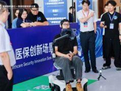 Kursi Roda Kendali Otak Menang Kompetisi Teknologi di Hangzhou