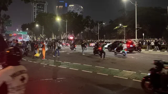 Lalu-Lintas-Normal-Kembali-di-Medan-Merdeka-Selatan-Usai-Aksi-Mahasiswa-Trisakti