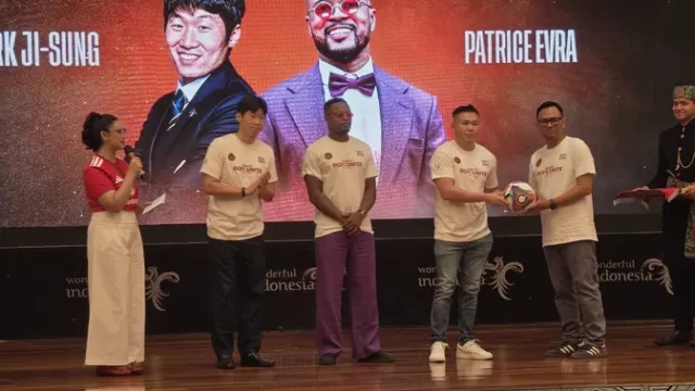 Legenda-MU-Patrice-Evra-dan-Park-Ji-sung-Datang-ke-Jakarta-Perkenalkan-OGFC-Unite-2027