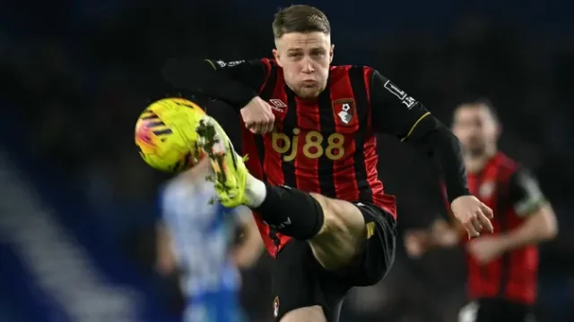 MU-dan-Liverpool-Berduel-Sengit-Rebut-Bek-Kiri-Bournemouth