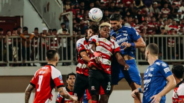 Madura-United-Bungkam-Persib-Bandung-1-0-Gol-Menit-89-Dimitar-Mitkov