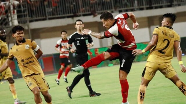 Madura-United-dan-Bhayangkara-FC-Berbagi-Angka-dalam-Drama-6-Gol-yang-Mengguncang-Pamekasan