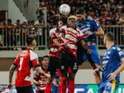 Madura United dan Persib Bandung Bermain Imbang 0-0 di Babak Pertama