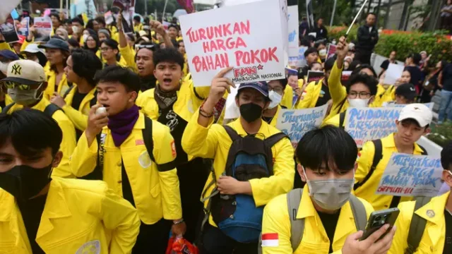 Mahasiswa-UI-Gelar-Aksi-di-Bundaran-HI-Tuntut-Perubahan-Kebijakan-Pemerintah