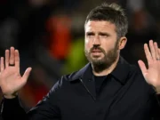 Manchester United Di Persimpangan: Carrick Bertahan atau Diganti?