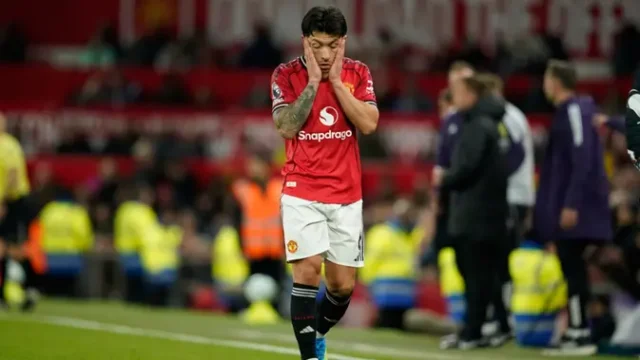 Manchester-United-Gencar-Pantau-Bek-Masa-Depan-Usai-Krisis-Pertahanan