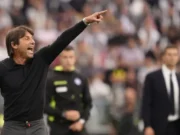 Manchester United Pertimbangkan Antonio Conte Gantikan Carrick Usai Kekalahan Telak dari Como