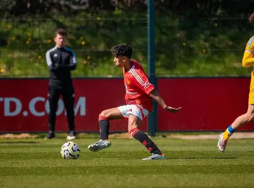 Manchester United Pertimbangkan Tindakan Hukum Demi Pertahankan Prospek Muda 15 Tahun