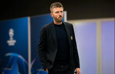 Manchester United Terpuruk, Gary Neville Prediksi Carrick Segera Dipecat