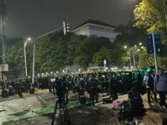 Massa Demo Bubarkan Dibubarkan Polisi, Ricuh di Imam Bonjol