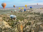 Menara Batu Cappadocia Runtuh, Tiga Wisatawan Tewas