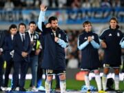 Messi Berpisah Dua Kali, Satu dengan Air Mata, Satu dengan Sorak Ribuan